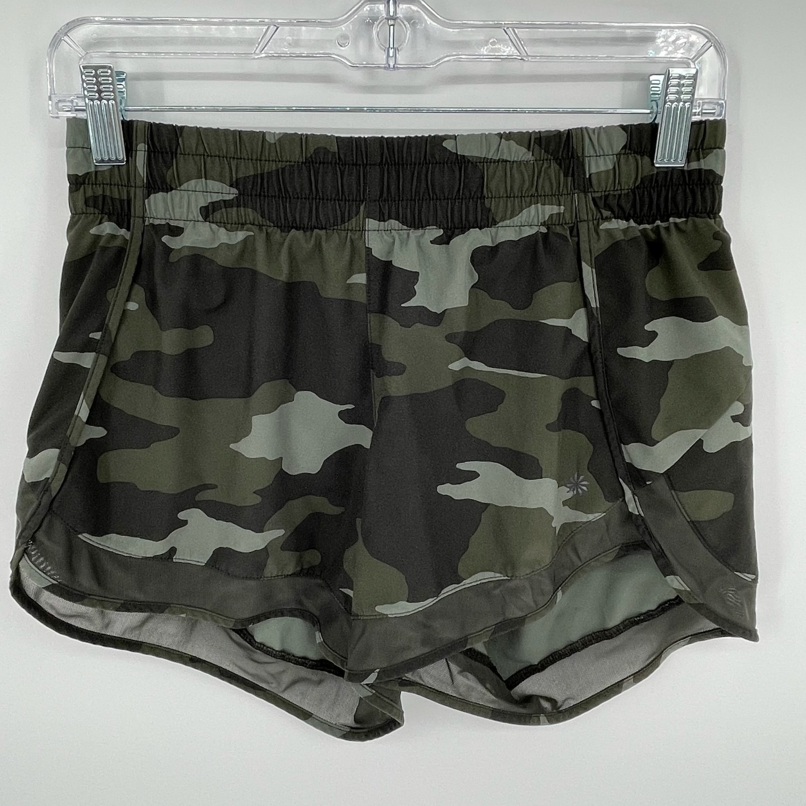 Athleta Women's Green Black Camo Mid Rise 4" Mesh Racer Running Shorts Size Xs